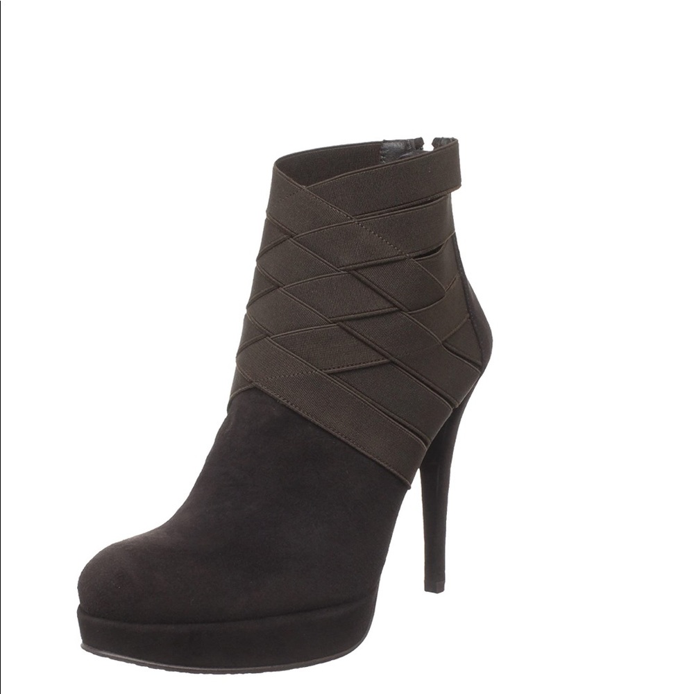 Preowned Stuart Weitzman boots, size 6.5